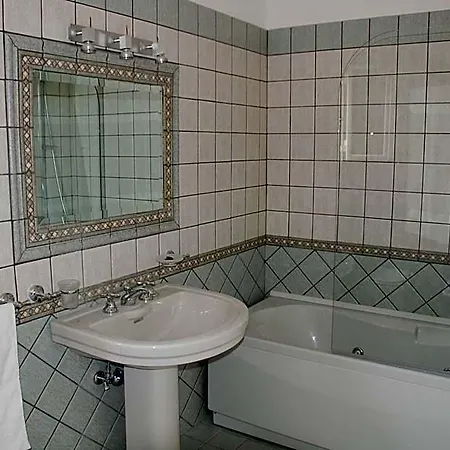Vittoria לינה וארוחת בוקר 4*